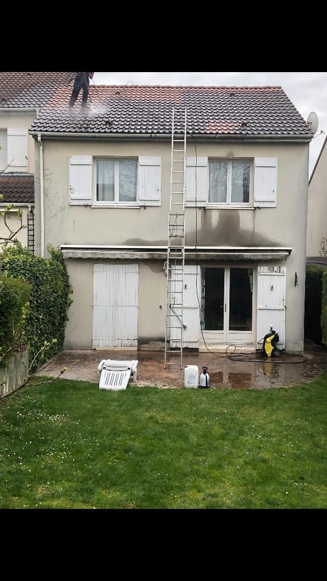 Pose et réparation de gouttières en zinc à Bezons (95870) par RV Couvreur Val-d’Oise (95)