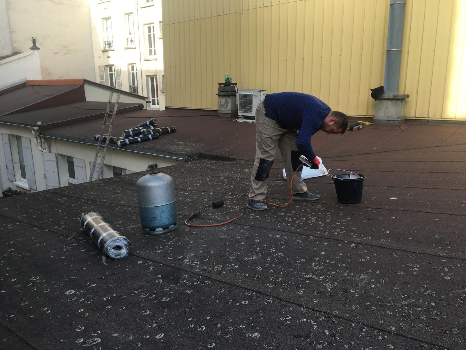 Réparation de toiture en tuiles à Bezons (95870) par RV Couvreur Val-d’Oise (95)