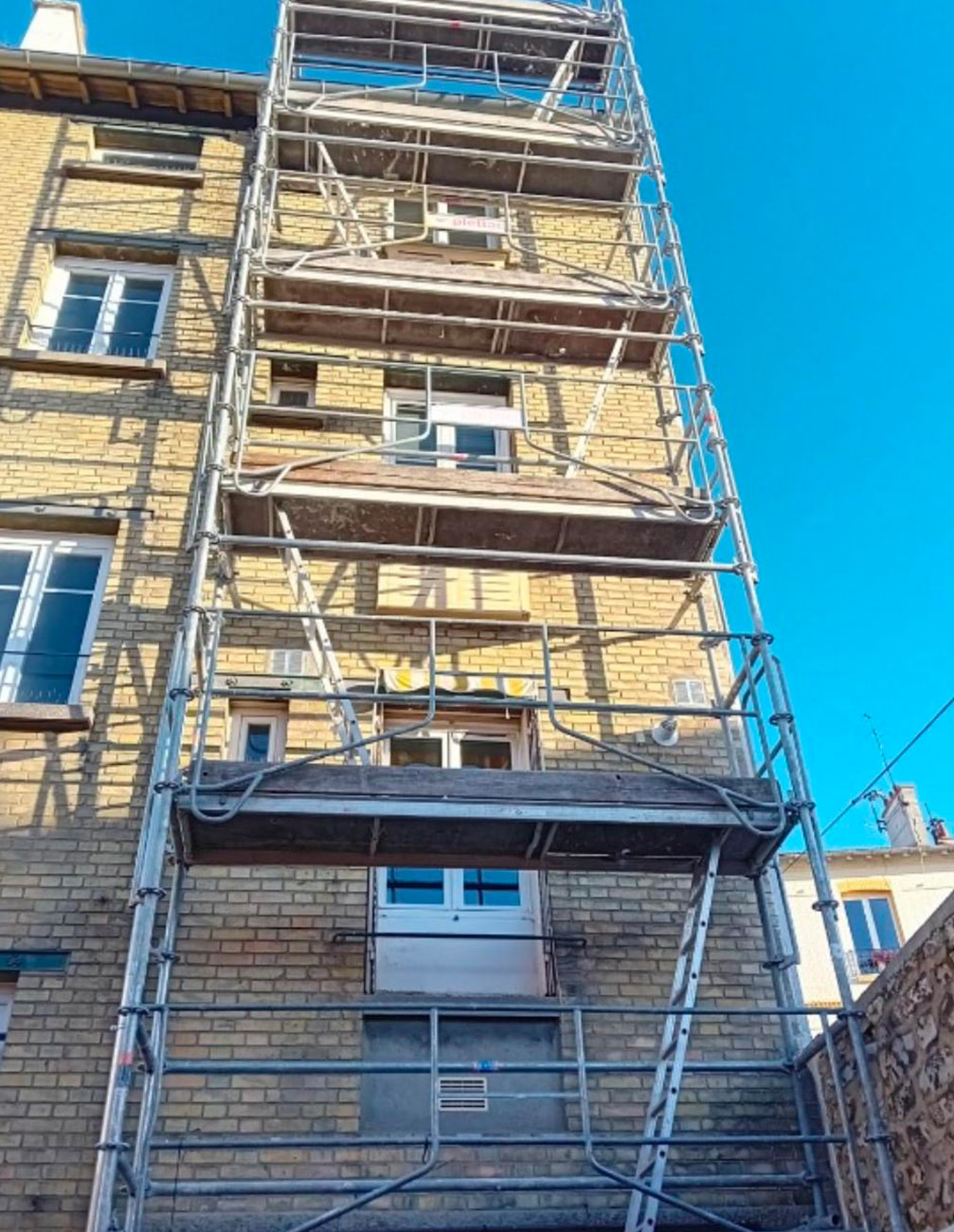 Ravalement de façade et peinture à Bezons (95870) dans le Val d'Oise (95)