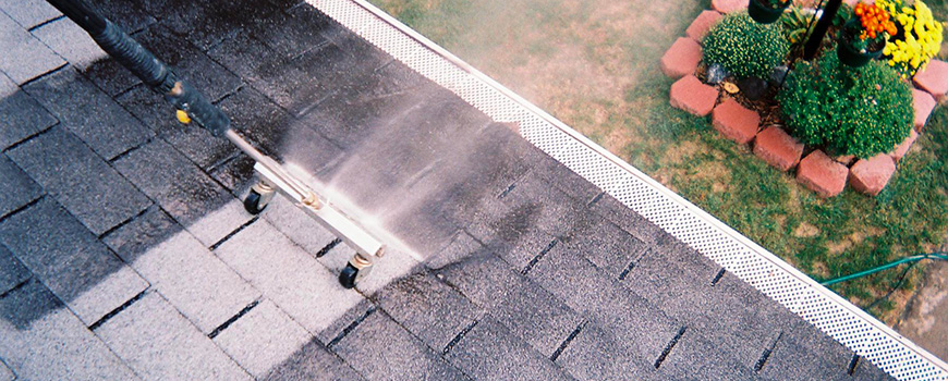 Démoussage de toiture dans le Val d'Oise